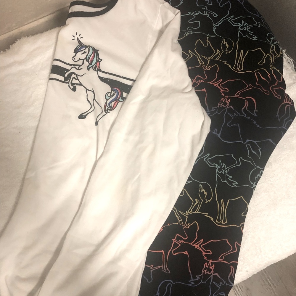 Long sleeve mid-weight t-shirt and leggings.